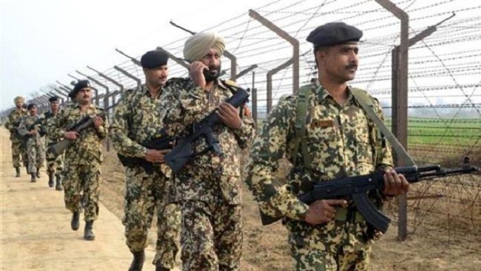 Pakistani and Indian troops trade fire in Kashmir